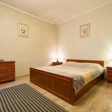 Nadezhda Apartment On Nauryzbay Batyra 37/1 Алма Ата Екстериор снимка
