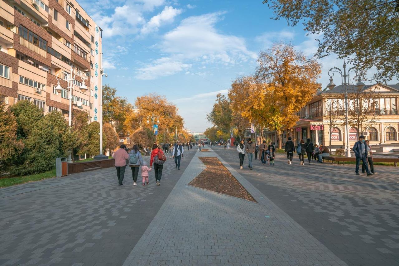 Nadezhda Apartment On Nauryzbay Batyra 37/1 Алма Ата Екстериор снимка