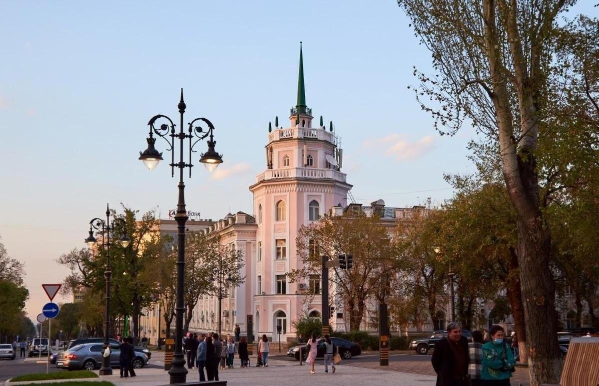 Nadezhda Apartment On Nauryzbay Batyra 37/1 Алма Ата Екстериор снимка